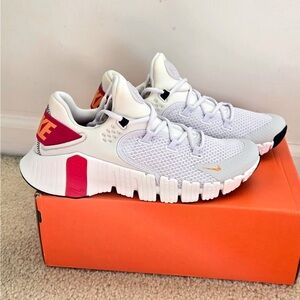 Nike Free Metcon 4 in Iris Whisper and Light Curry